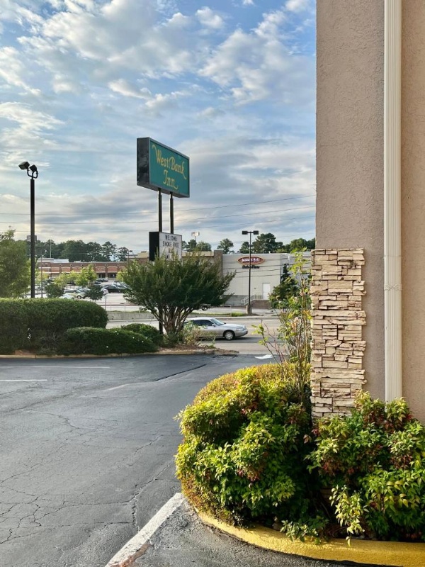 West Bank Inn image 13