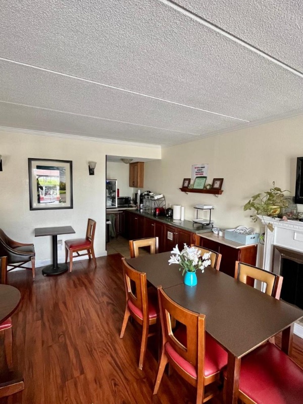 West Bank Inn image 22