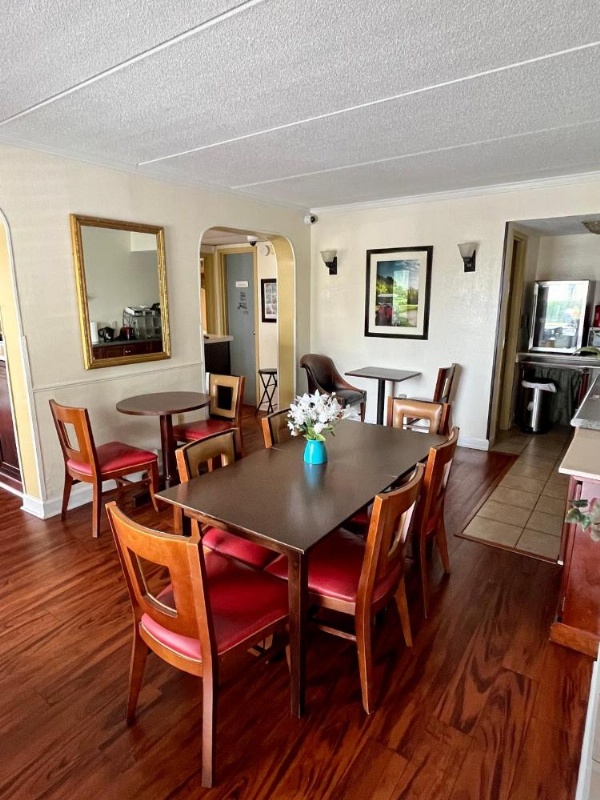 West Bank Inn image 23