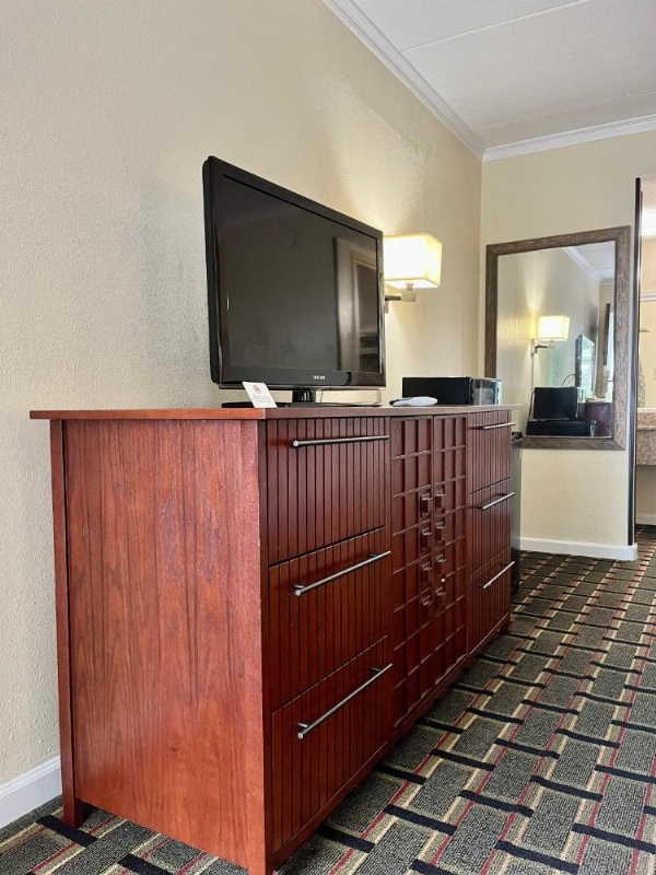 West Bank Inn image 24