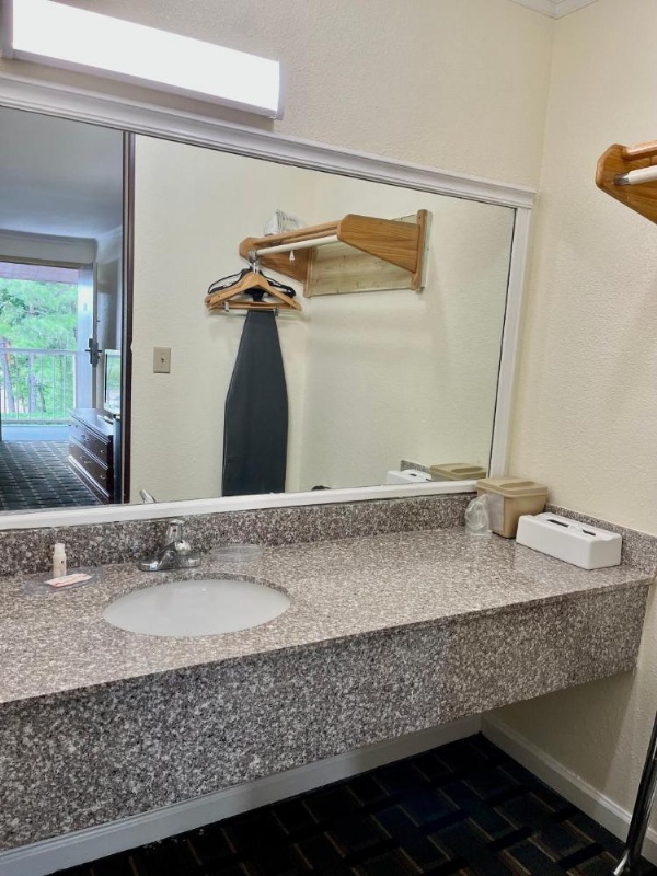 West Bank Inn image 30